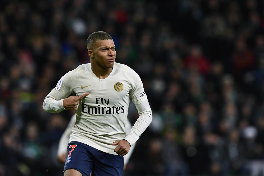 38岁卡瓦尼退役是愚人节玩笑，所谓“社媒发布告别信”也是假的